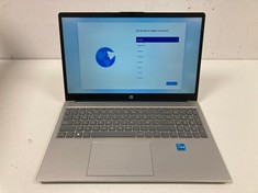 LAPTOP HP 15-FD0000NS 512 GB (ORIGINAL RRP - 349,00 €) IN SILVER (WITH CHARGER - WITHOUT BOX). I3-N305, 8 GB RAM, , INTEL UHD GRAPHICS [JPTZ6488].