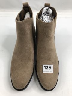 CHELSEA BOOTS SIZE 37