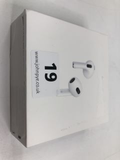 APPLE AIRPOD EARPHONES IN WHITE: MODEL NO A2564 A2565 A2566 (WITH BOX)  [JPTN40112]