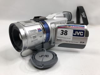 JVC DIGITAL VIDEO CAMERA: MODEL NO GR-700EK (WITH CHARGER)  [JPTN40173]