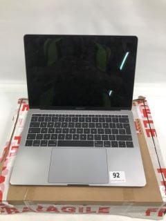 APPLE MACBOOK LAPTOP. (SALVAGE PARTS ONLY).   [JPTN40199]