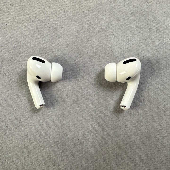 John Pye Auctions Apple Airpods Pro With Wireless Charging Case