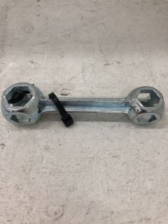 PALLET OF DUMBBELL MULTI SPANNER