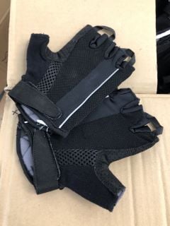 PALLET OF FINGERLESS CYCLING GLOVES