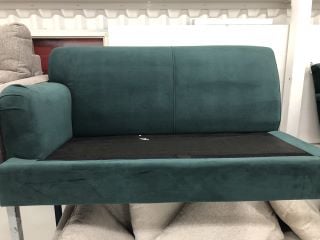 2 X SOFA PARTS TO INCLUDE CREAM SOFA BASE AND GREEN SOFA BASE