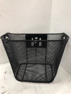 PALLET OF BICYCLE ACCESSORIES TO INCLUDE WIRE FRAME FRONT BASKET AND INNER TUBE SIZE  26" X 1.5-2.125"