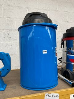 CLARKE WOODWORKER DUST EXTRACTOR IN BLUE: LOCATION - BR12