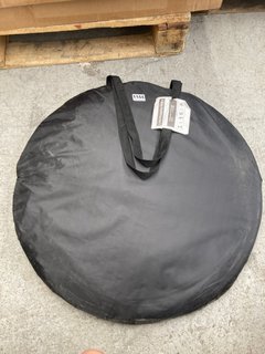 POP UP STYLE TENT WITH STORAGE CARRY BAG IN BLACK: LOCATION - B3