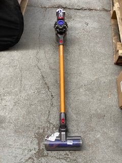 DYSON V7 ABSOLUTE CORDLESS VACUUM CLEANER - RRP £399: LOCATION - B3