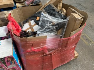 PALLET OF ASSORTED ITEMS TO INCLUDE ARTIFICIAL HOUSEPLANT AND CLOTHES AIRER IN WHITE: LOCATION - B7 (KERBSIDE PALLET DELIVERY)