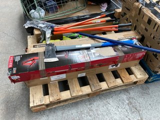 QTY OF ASSORTED GARDEN ITEMS AND GARDEN TOOLS TO INCLUDE RYOBI ONE+ GRASS TRIMMER AND EINHELL CORDLESS POLE SAW (PLEASE NOTE: 18+YEARS ONLY. ID MAY BE REQUIRED): LOCATION - A4