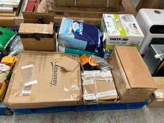 QTY OF ASSORTED ITEMS TO INCLUDE OUTSUNNY PARASOL BASE AND THETFORD PORTAPOTTI 335 CARAVAN/MOTORHOME TOILET: LOCATION - A4