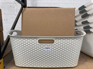 LARGE CREAM PLASTIC LAUNDRY BASKET TO INCLUDE CLEAR PLASTIC STORAGE TUBS: LOCATION - BR9