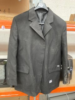 LYN SUIT JACKET SIZE 22L: LOCATION - AR20