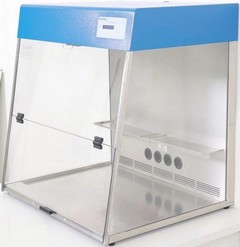 VWR PCR WORKSTATION WITH UV AIR RECIRCULATION S/N 31101-02F00375 EST RRP £4,500 (PALLET NN6 7GX 1665, LOAD NN6 7GX 234)