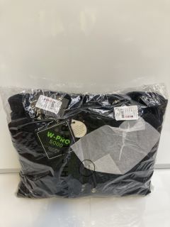 A BOX OF MEN'S CLOTHING TO INCLUDE; GREY SWEATER & BLACK COAT