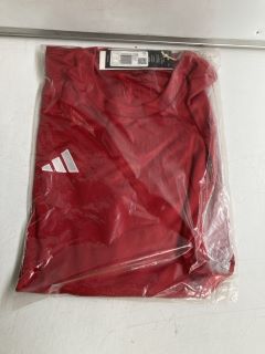 1 X RED ADIDAS T SHIRT SIZE: XL 1 X LEONE BASIC MMA SHORTS SIZE: XL