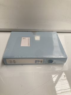 BOX OF ASSORTED ITEMS TO INCLUDE TOTU USB TYPE C HUB