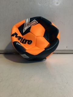 5 x FOOTBALLS TO INCLUDE 3 KICKERBALLS, 2 MITRE BALLS, SIZE 4.