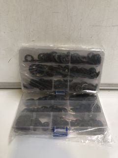 A BOX OF ASSORTED ITEMS TO INCLUDE BLACK BAG STRAPS