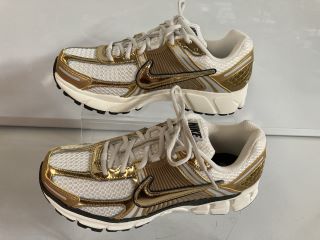 1 X NIKE ZOOM VOMERO 5 TRAINERS GOLD SIZE UK 7