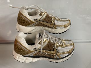 1 X NIKE ZOOM VOMERO 5 TRAINERS GOLD SIZE UK 7