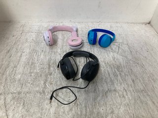 3 X ASSORTED HEADSETS IN VARIOUS COLOURS: LOCATION - G17