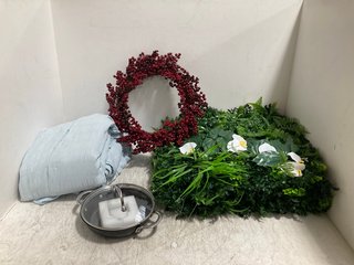 QTY OF ASSORTED ITEMS TO INCLUDE PRE LIT MIX BERRY CHRISTMAS WREATH: LOCATION - G19