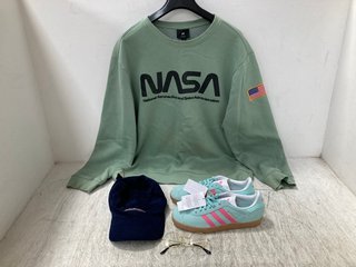 4 X ASSORTED CLOTHES AND ACCESSORIES TO INCLUDE ADIDAS GAZELLE WOMENS TRAINERS IN LIGHT GREEN/PINK UK SIZE 6: LOCATION - H16