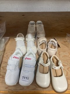 5 X ASSORTED GIRLS SHOES TO INCLUDE SNOFFY KIDS GIRLS LEATHER SANDALS IN CREAM UK SIZE C9: LOCATION - H13