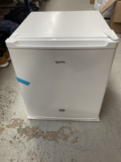 IGENIX TABLE-TOP FREEZER IN WHITE: LOCATION - H9