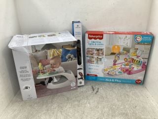 3 X ASSORTED BABY ITEMS TO INCLUDE MAMAS & PAPAS BABY SNUG 2 STAGE FLOOR SUPPORT SEAT WITH PLAY TRAY: LOCATION - E9