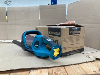 MAKITA CORDLESS HEDGE TRIMMER DUH523 TO INCLUDE HYUNDAI CHAINSAW HYC1600E: LOCATION - E10