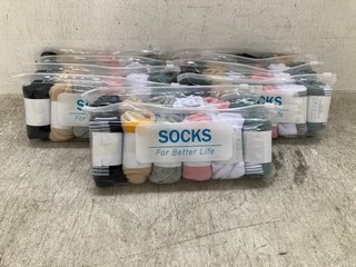 QTY OF BLUE NINFEE TRAINER ANKLE SOCKS FOR GIRLS: LOCATION - E17