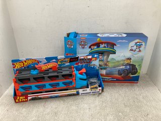 MATTEL HOT WHEELS SPEEDWAY HAULER TO INCLUDE PAW PATROL LOOKOUT TOWER PLAYSET: LOCATION - E18