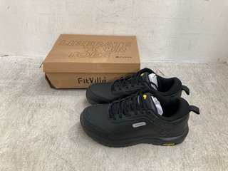 FITVILLE LOW-TOP RUGGED CORE V1 SHOES IN BLACK - SIZE UK 7.5: LOCATION - F18