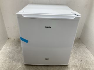 IGENIX TABLE TOP FREEZER IN WHITE IG3751: LOCATION - E2