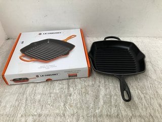 LE CREUSET SIGNATURE SQUARE SKILLET GRILL 26CM: LOCATION - F11