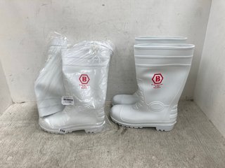 BLACKROCK HYGIENE SAFETY WELLINGTON BOOTS IN WHITE UK SIZE 11: LOCATION - F8