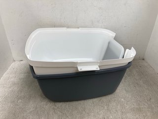 CAT LITTER BOX IN WHITE/GREY: LOCATION - F8