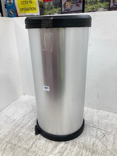 CURVER DECO BIN 40L IN SILVER/BLACK: LOCATION - F1