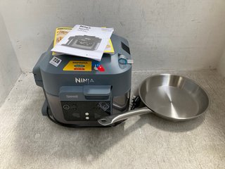 NINJA SPEEDI 10-IN-1 RAPID COOKER ON400UK RRP £150 TO INCLUDE ADEXA FRYING PAN: LOCATION - G3