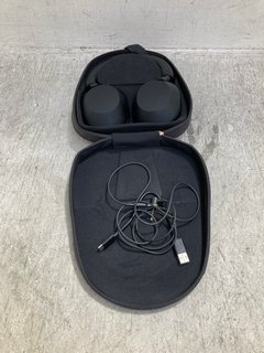 SONY WIRED HEADPHONES IN BLACK: LOCATION - G3