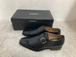 JONES BOOTMAKER MENS JUSTIN LEATHER FORMAL SHOES IN BLACK UK SIZE 8: LOCATION - G4