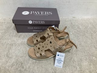 PAVERS POLY WOMENS SANDALS IN GOLD UK SIZE 7: LOCATION - G5