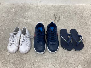 3 X ASSORTED BOYS TRAINERS TO INCLUDE SIDEWALK SPORT HEELYS IN BLUE/NAVY - SIZE UK 11 KIDS: LOCATION - G10