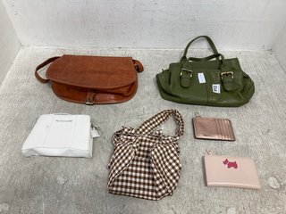 6 X ASSORTED WOMENS BAGS TO INCLUDE PRETTY LITTLE THING SMALL CREAM LEATHER BAG: LOCATION - G11