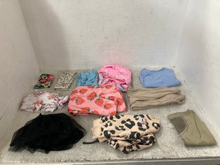 QTY OF ASSORTED KIDS CLOTHING TO INCLUDE PINK PONY PRINTED WINTER JACKET - SIZE UNKNOWN: LOCATION - G13