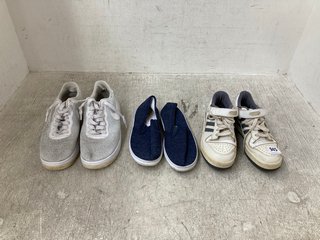 3 X ASSORTED TRAINERS TO INCLUDE NIKE GREY RUNNING TRAINERS - UK 9: LOCATION - G13