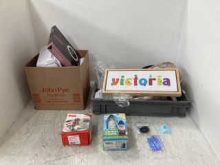 QTY OF ASSORTED ITEMS TO INCLUDE RING FILL LIGHT AND PAINT YOUR OWN GARDEN GNOME: LOCATION - G16